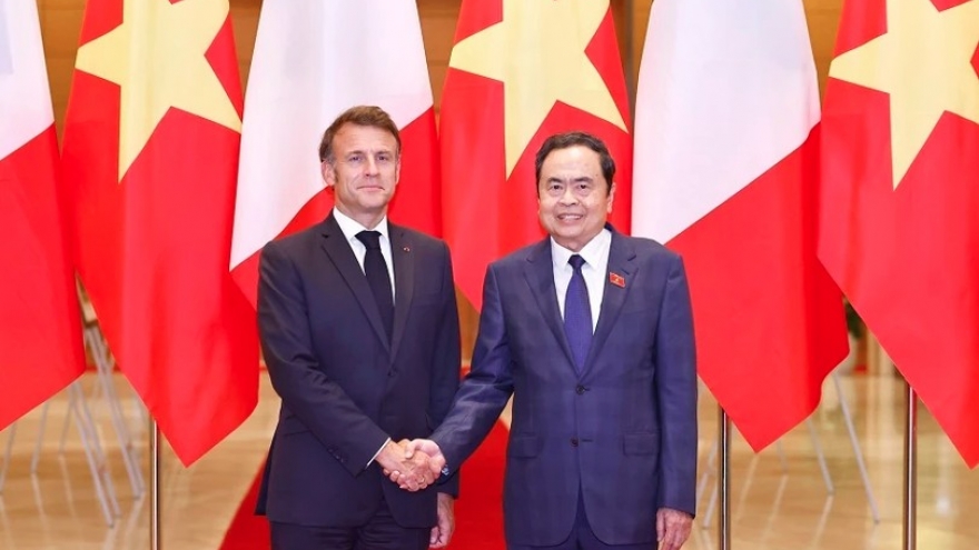 Top legislator meets with French President