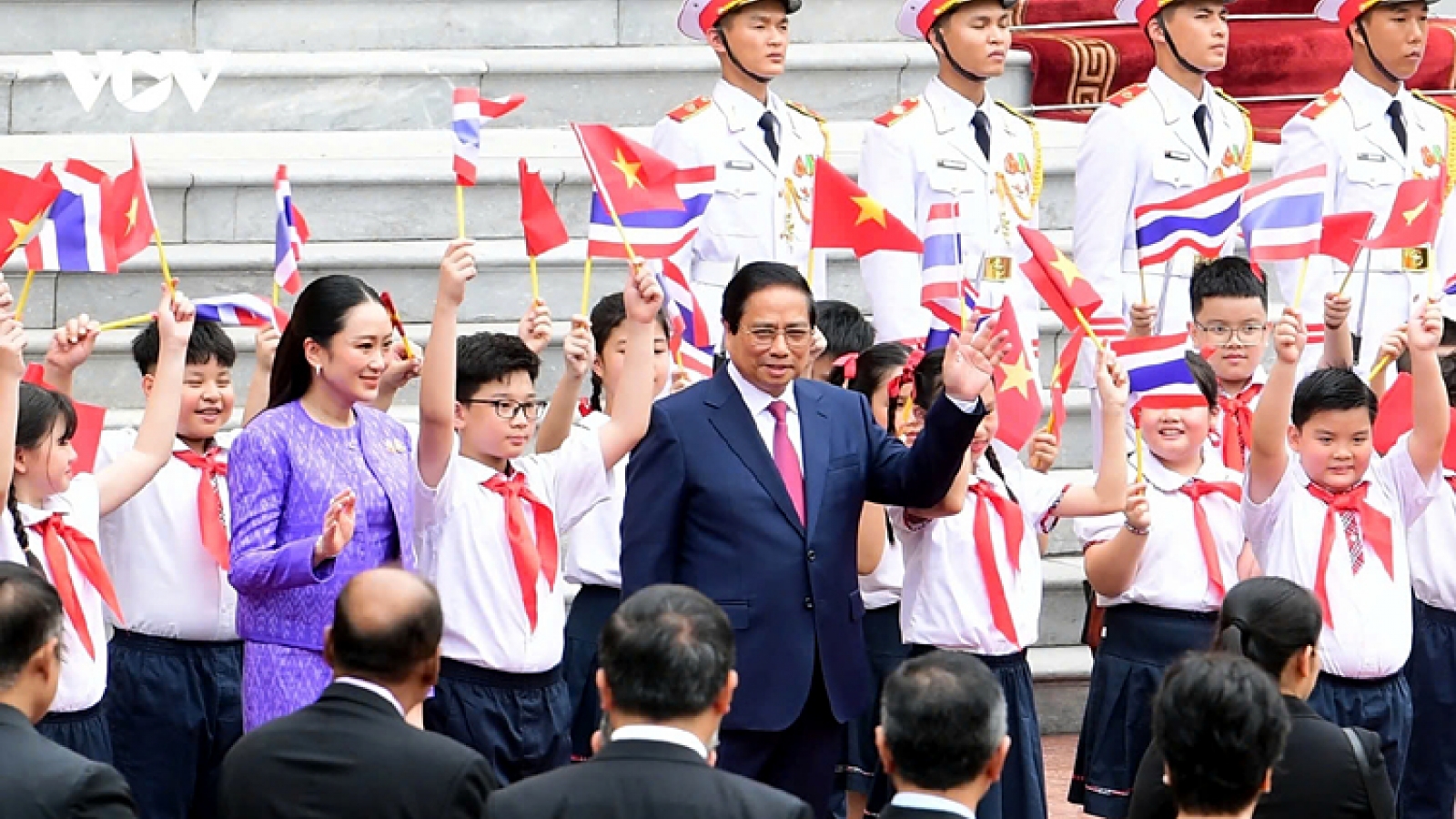 Thai PM Paetongtarn Shinawatra warmly welcomed in Hanoi on Vietnam visit