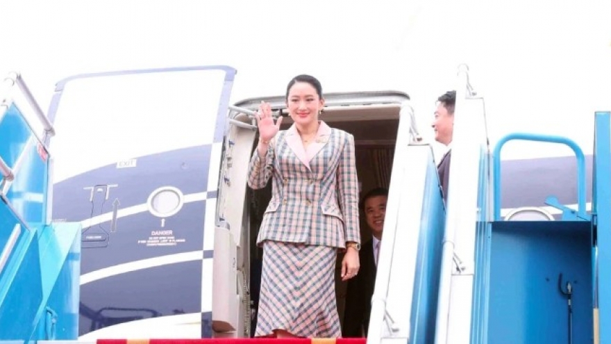 Thai PM arrives in Hanoi for official visit to Vietnam