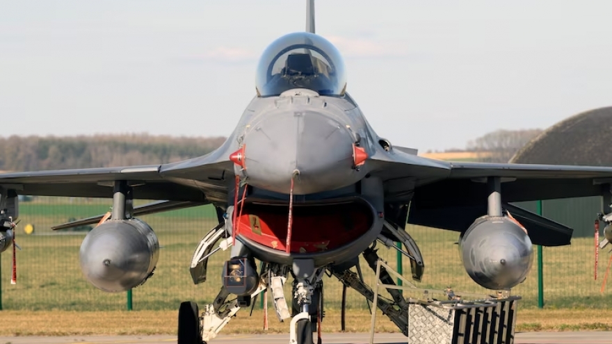 Mỹ chấp thuận bán phụ tùng và thiết bị huấn luyện F-16 cho Ukraine