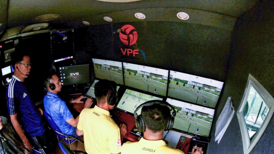 VAR tiếp sức, trọng tài ngoài chuyên nghiệp được giao nhiệm vụ tại giải quốc gia