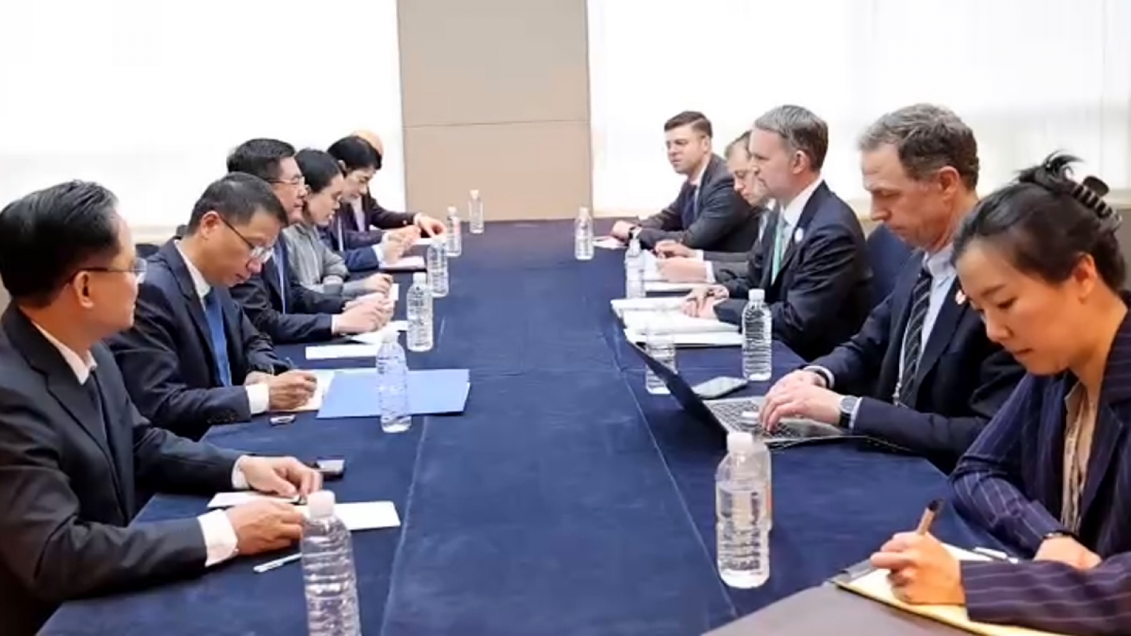 Vietnam and United States hold direct negotiations on new trade deal