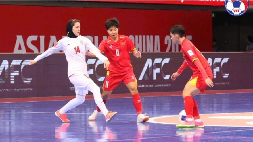 Vietnam women’s futsal team top Group B after goalless draw with Iran