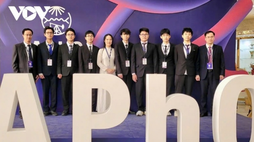Vietnamese team earns full medal haul at 2025 Asian Physics Olympiad