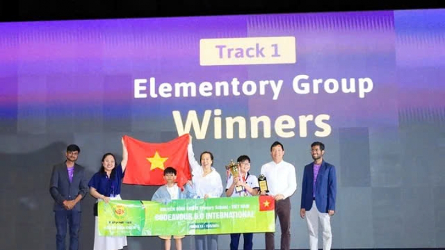 Vietnamese students win first prize at Codeavour 6.0 International in Qatar