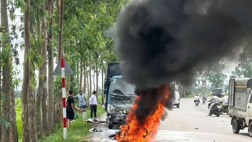 Xe máy bốc cháy, 1 người tử vong sau tai nạn giao thông ở Hải Dương
