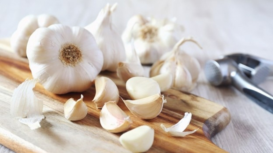 Tỏi "đại kỵ" với những người này, chớ dại ăn kẻo "mang họa vào thân"