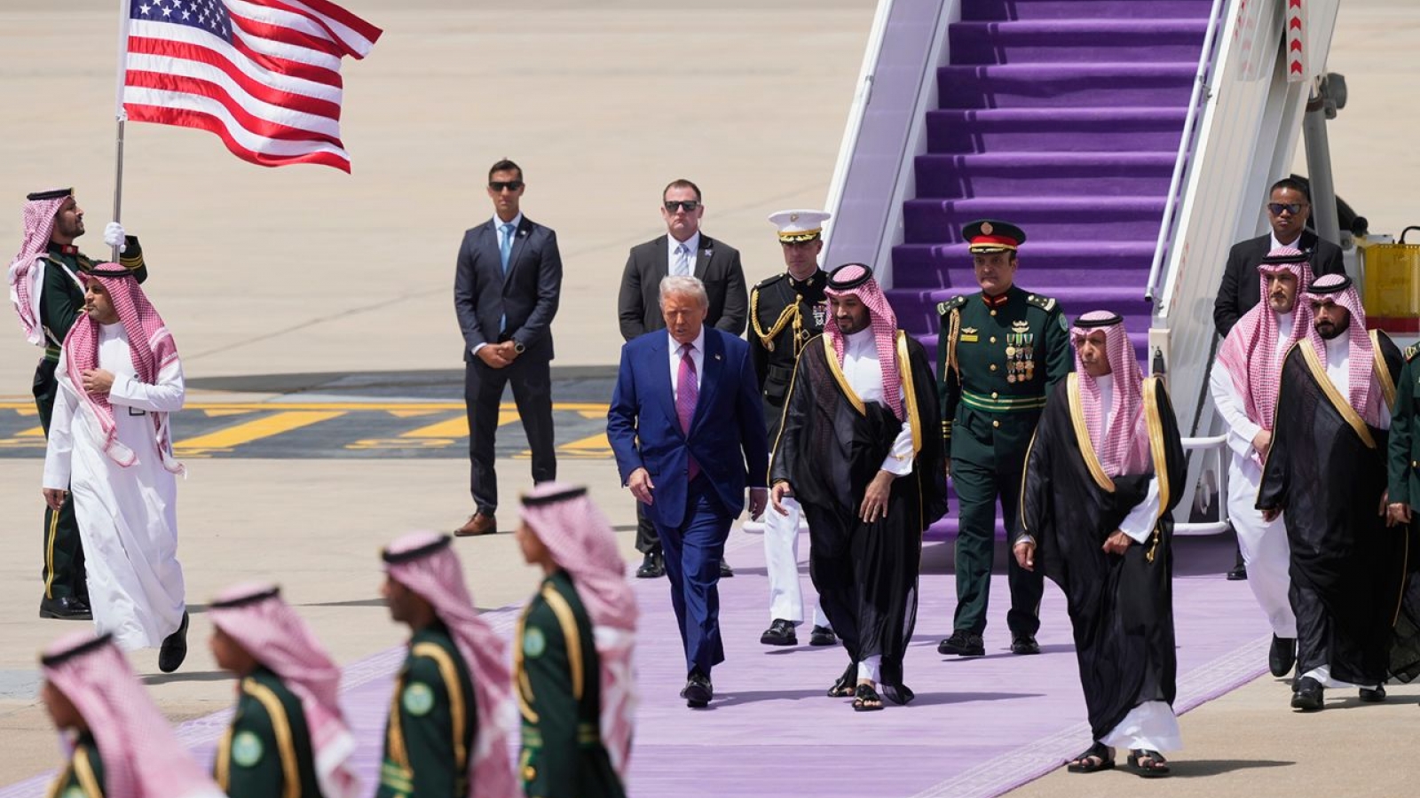 “Bình mới, rượu cũ” từ đối sách của ông Trump trong chuyến công du Trung Đông