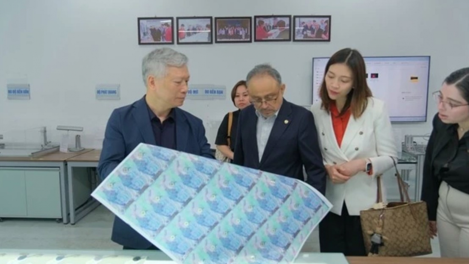 El Salvador eyes strategic cooperation in banknote printing