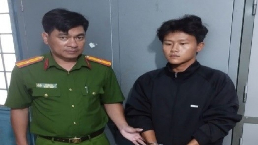 Bắt đối tượng dùng hung khí gây thương tích rồi bỏ trốn bằng ghe đi biển