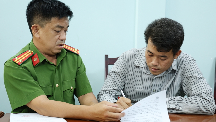 Bất đồng trong việc tính tiền nhậu, 2 khách đánh con chủ quán trọng thương