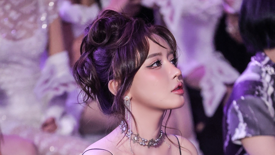 Bích Phương thừa nhận từng lo lắng vì lớn tuổi nhất trong dàn "Em xinh"