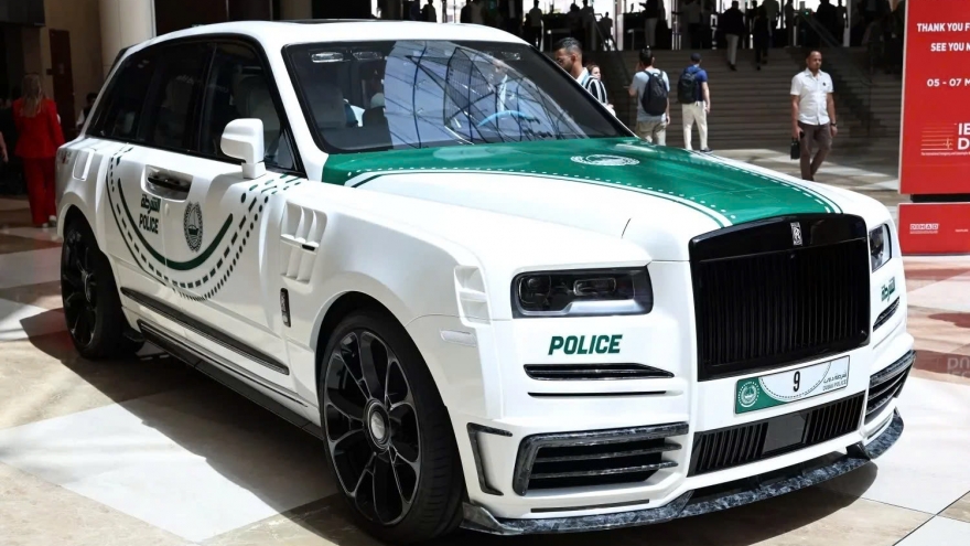 Rolls-Royce Cullinan độ Mansory gia nhập đội xe cảnh sát Dubai