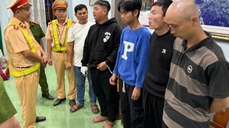 Bắt nhóm gây án đặc biệt nghiêm trọng đang trên đường bỏ trốn