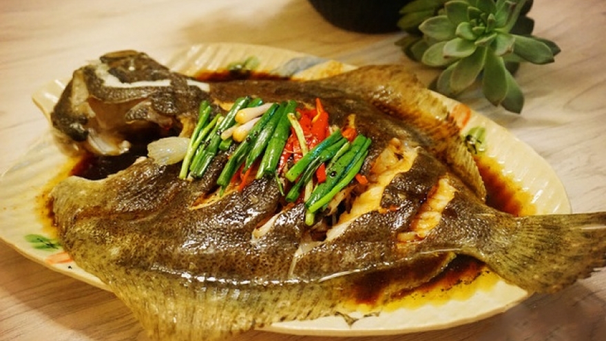 Loài cá "xẹp lép", ở Việt Nam giá bình dân, nước ngoài tiền triệu