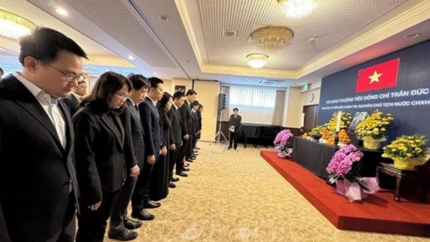 Vietnamese embassies across Asia commemorate former President Tran Duc Luong