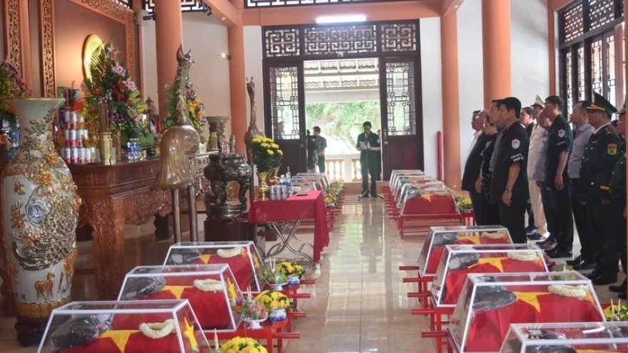 Dak Lak holds burial ceremony for fallen soldiers repatriated from Cambodia