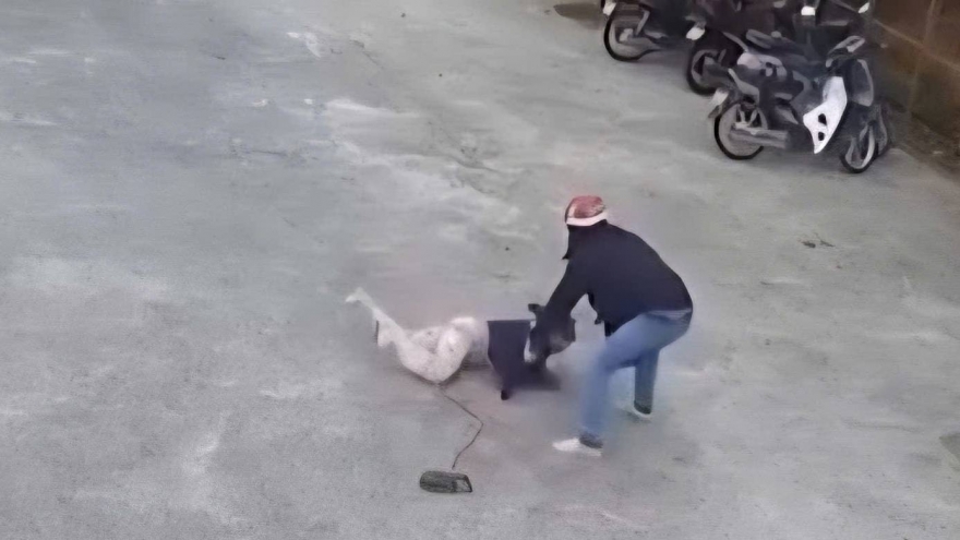 Truy tìm kẻ chích điện tấn công 2 người dân ở Phú Quốc