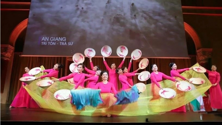 Vietnamese writing contest wrapped up in Hungary