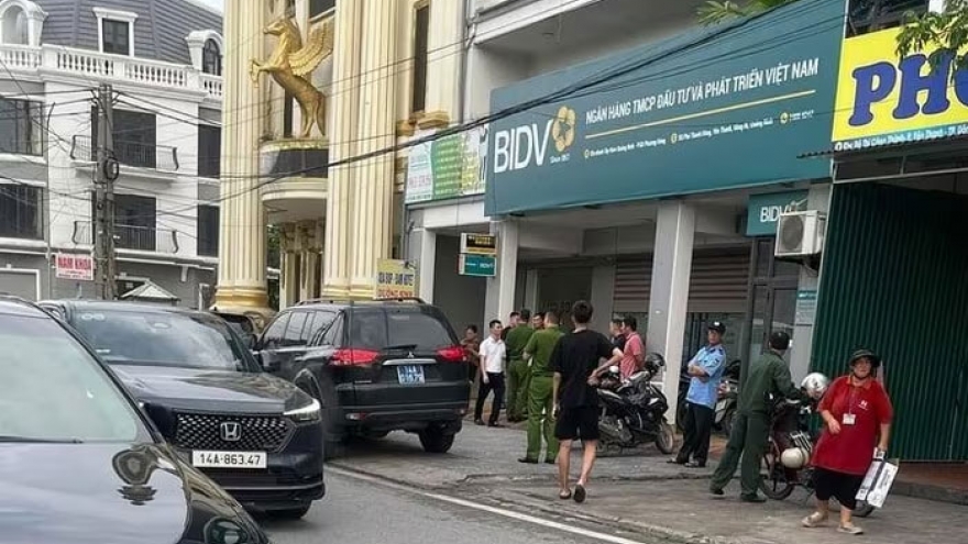 Bịt mặt xông vào ngân hàng ở Quảng Ninh cướp 400 triệu đồng rồi bỏ trốn