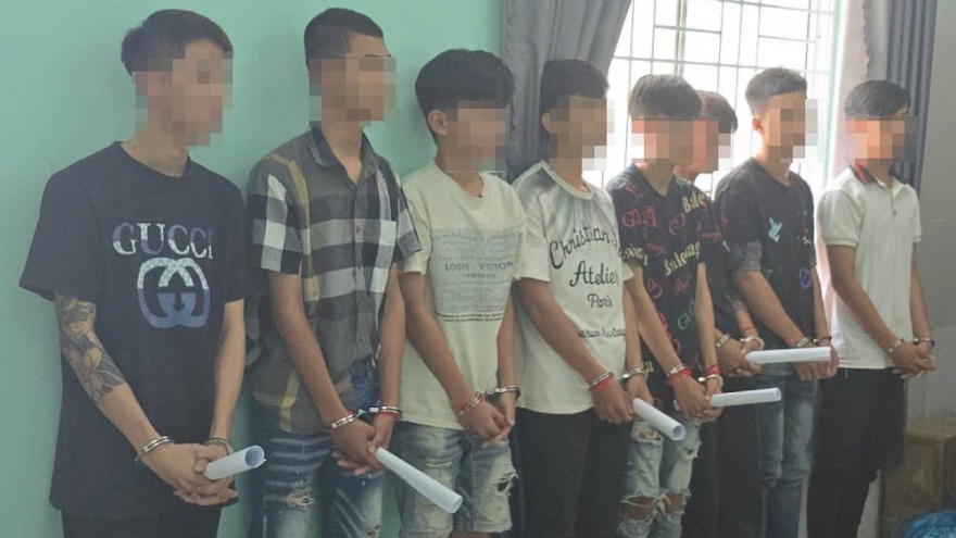 Bắt tạm giam nhiều đối tượng mang hung khí chém người đi bộ tại Kiên Giang