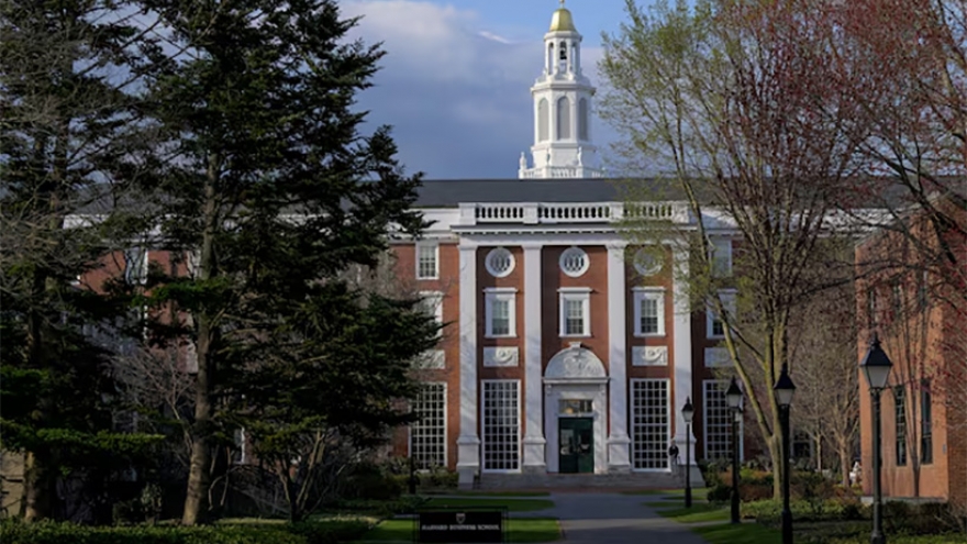 Việt Nam lên tiếng về chính sách visa mới của Hoa Kỳ và vấn đề Đại học Harvard