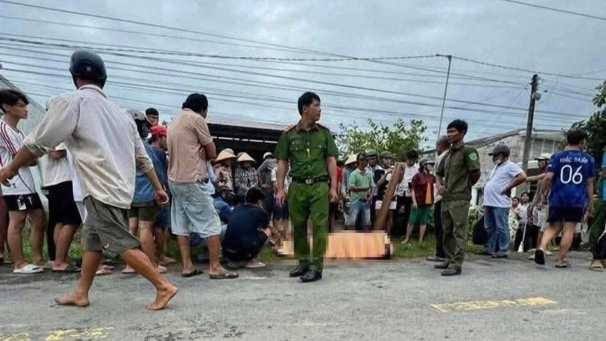 Cây đổ làm đứt dây điện khiến 2 thanh niên tử vong