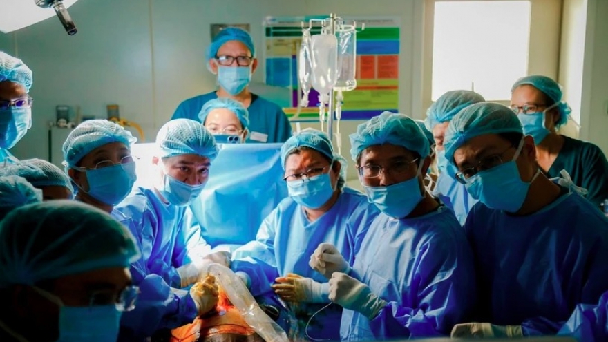 Vietnamese doctors perform successful in-utero intervention for Singaporean mother