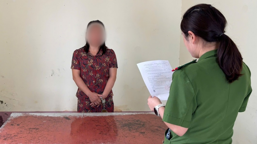 Bắt giữ đối tượng buôn lậu hơn 5,5 tấn nguyên liệu thuốc lá