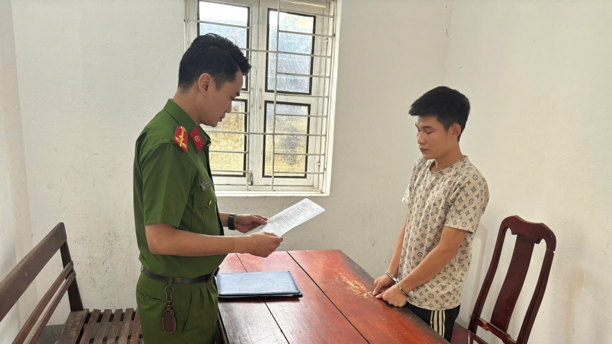 Tạm giam thanh niên bẻ gương ô tô để có tiền mua ma túy
