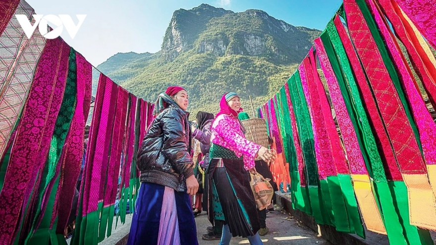 Ethnic market in Pho Cao offers a glimpse into highland culture