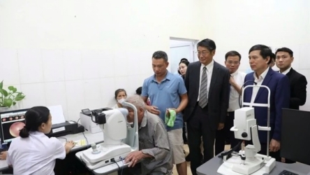 Japan donates eye care equipment to Ha Nam Eye Hospital
