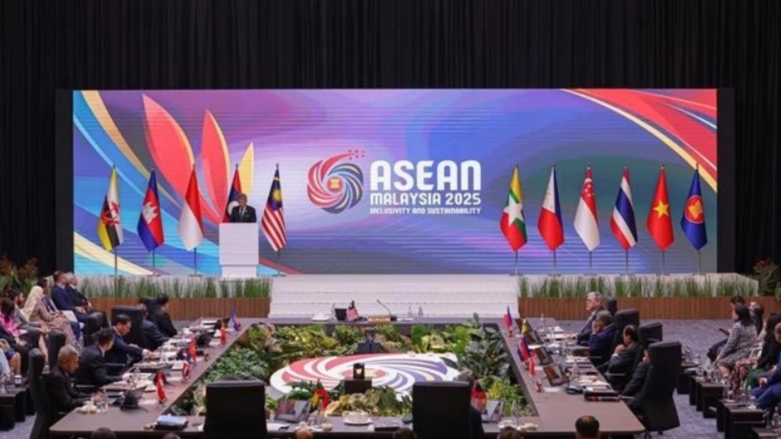 Vietnam attends ASEAN meetings for promoting regional cooperation