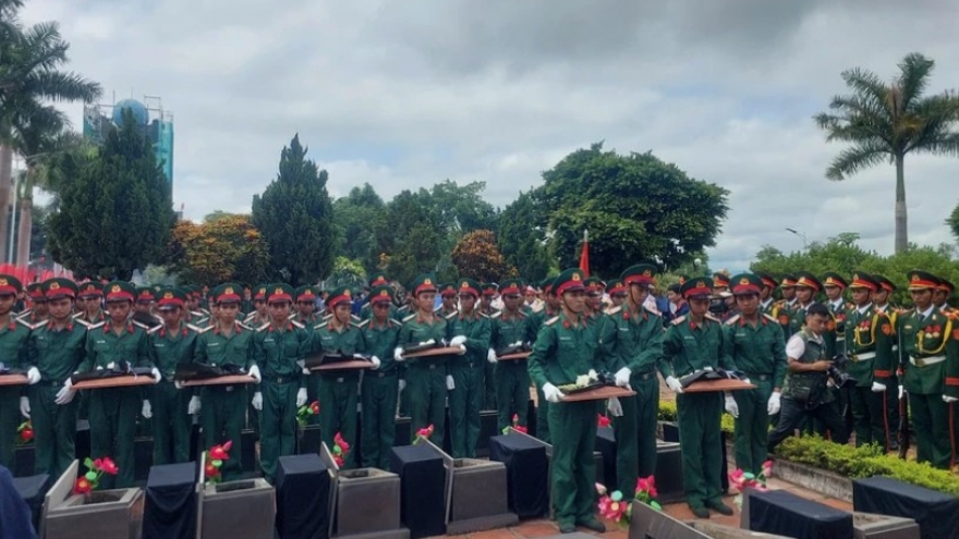 Repatriated remains of Vietnamese volunteer soldiers reburied in Gia Lai
