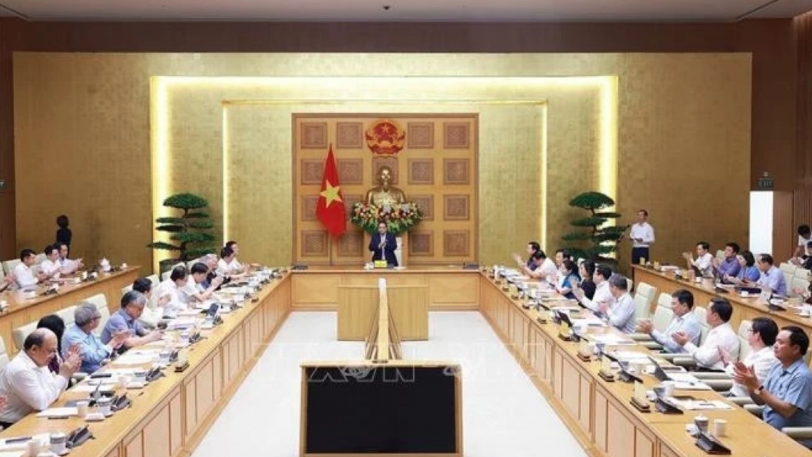 PM requests no limits to private economic sector development