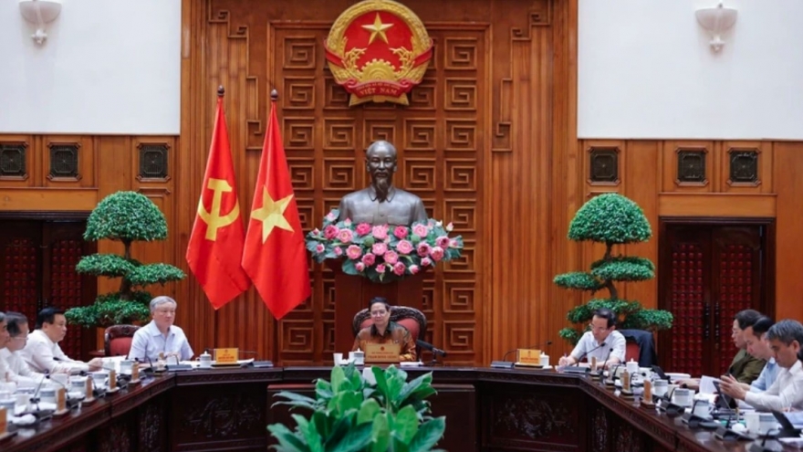 PM urges building int’l financial centre with transparent, open legal environment
