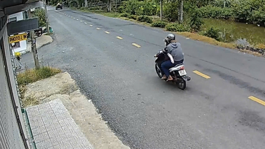Tiền Giang: Hai tên cướp đem hung khí xông vào nhà dân để cướp