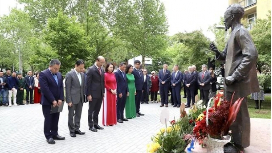 President Ho Chi Minh’s 135th birth anniversary marked in Hungary