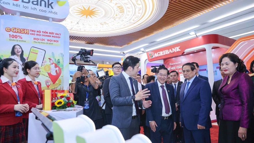 Thủ tướng yêu cầu bứt phá: Ngân hàng số hóa để gần dân, sát thị trường