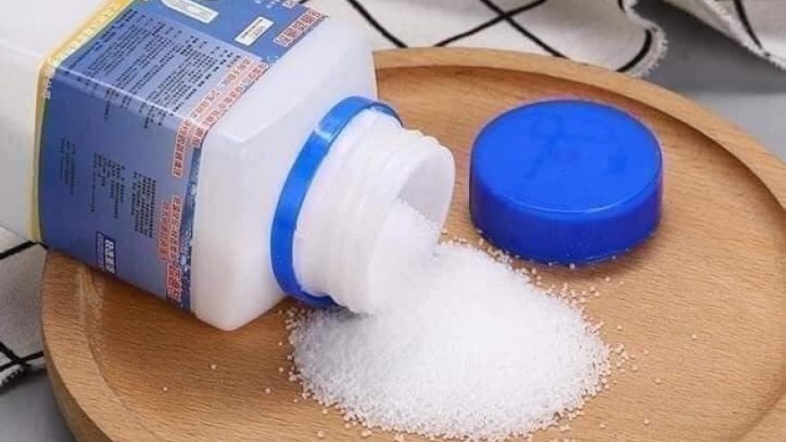 Tự mua hóa chất thông tắc cống trôi nổi trên mạng, tác hại khôn lường