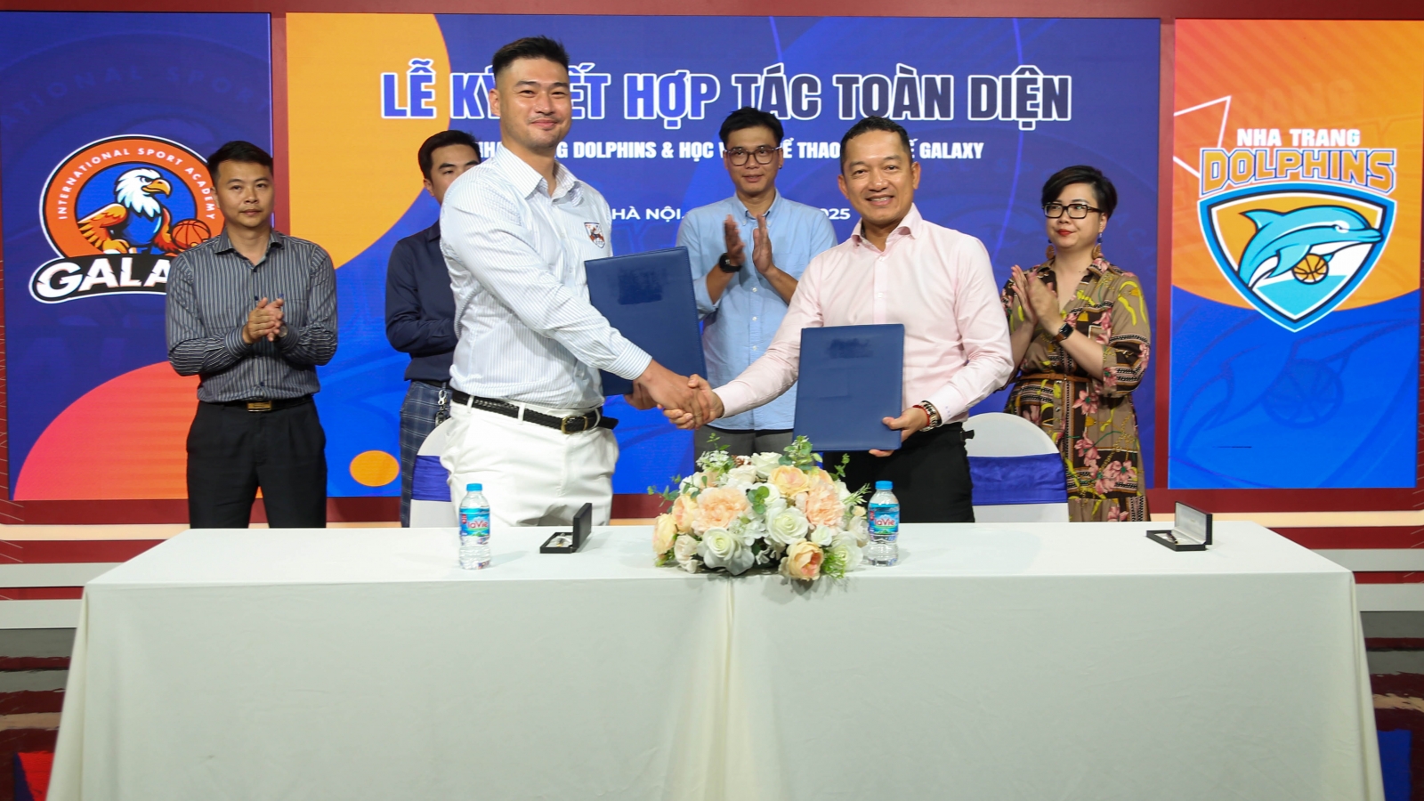 Đội bóng rổ Nha Trang Dolphins hợp tác đào tạo trẻ với GISA hướng tới SEA Games