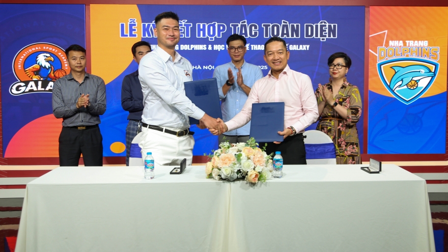 Đội bóng rổ Nha Trang Dolphins hợp tác đào tạo trẻ với GISA hướng tới SEA Games
