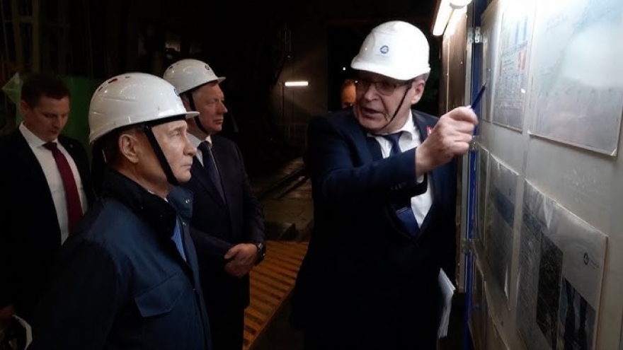 Hình ảnh Tổng thống Nga Putin thăm nhà máy điện hạt nhân tại Kursk