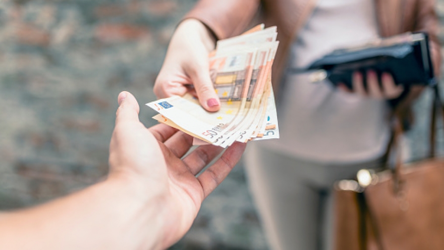 Có nên tìm lại người phụ nữ bỏ tôi vì có người "bao" cô ấy được tốt hơn?