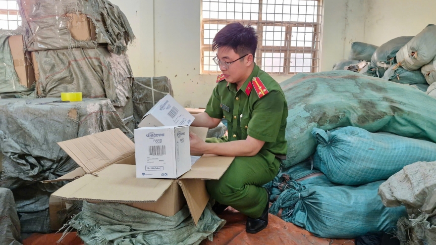 Công an Nghệ An triệt phá đường dây kem đánh răng, dầu gội giả