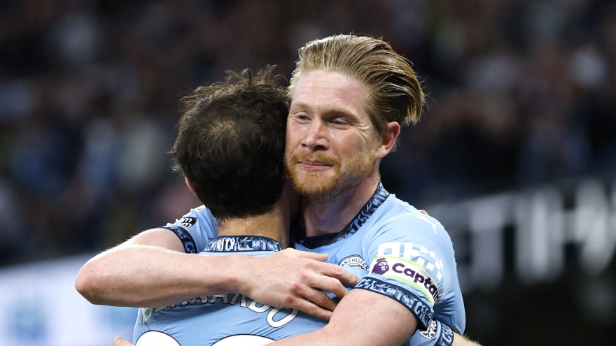 Kết quả vòng 35 Ngoại hạng Anh 2024/2025: Man City nhọc nhằn đánh bại Wolves