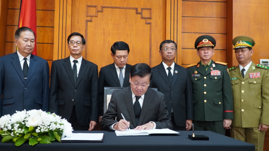 Lễ viếng và mở sổ tang nguyên Chủ tịch nước Trần Đức Lương tại Lào