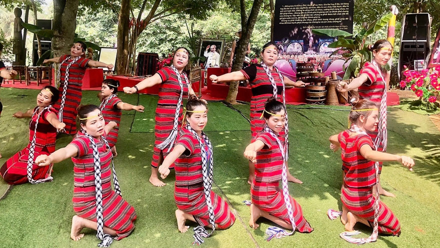 Chủ đề Tháng 5: “Bác Hồ với cộng đồng các dân tộc Việt Nam”