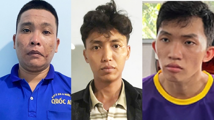 Thanh niên ném ma túy xuống đường khi công an kiểm tra phương tiện