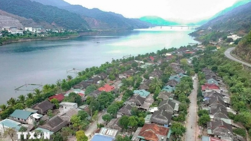 Vietnam's record set for White Thai stilt houses in Muong Lay